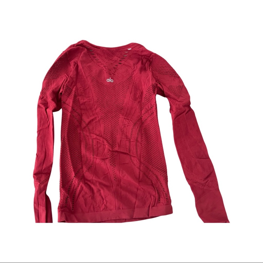 Brand new RED ALO MESH long sleeve M. Great condition.